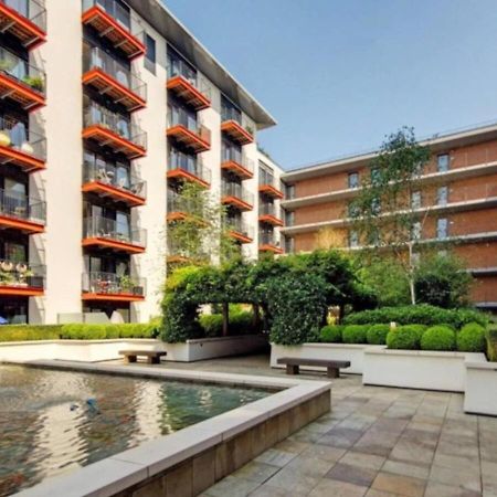 Your Riverside Home 2 With Private Balcony London Bagian luar foto
