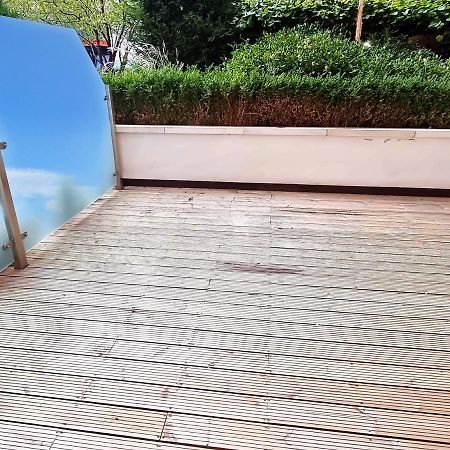 Your Riverside Home 2 With Private Balcony London Bagian luar foto