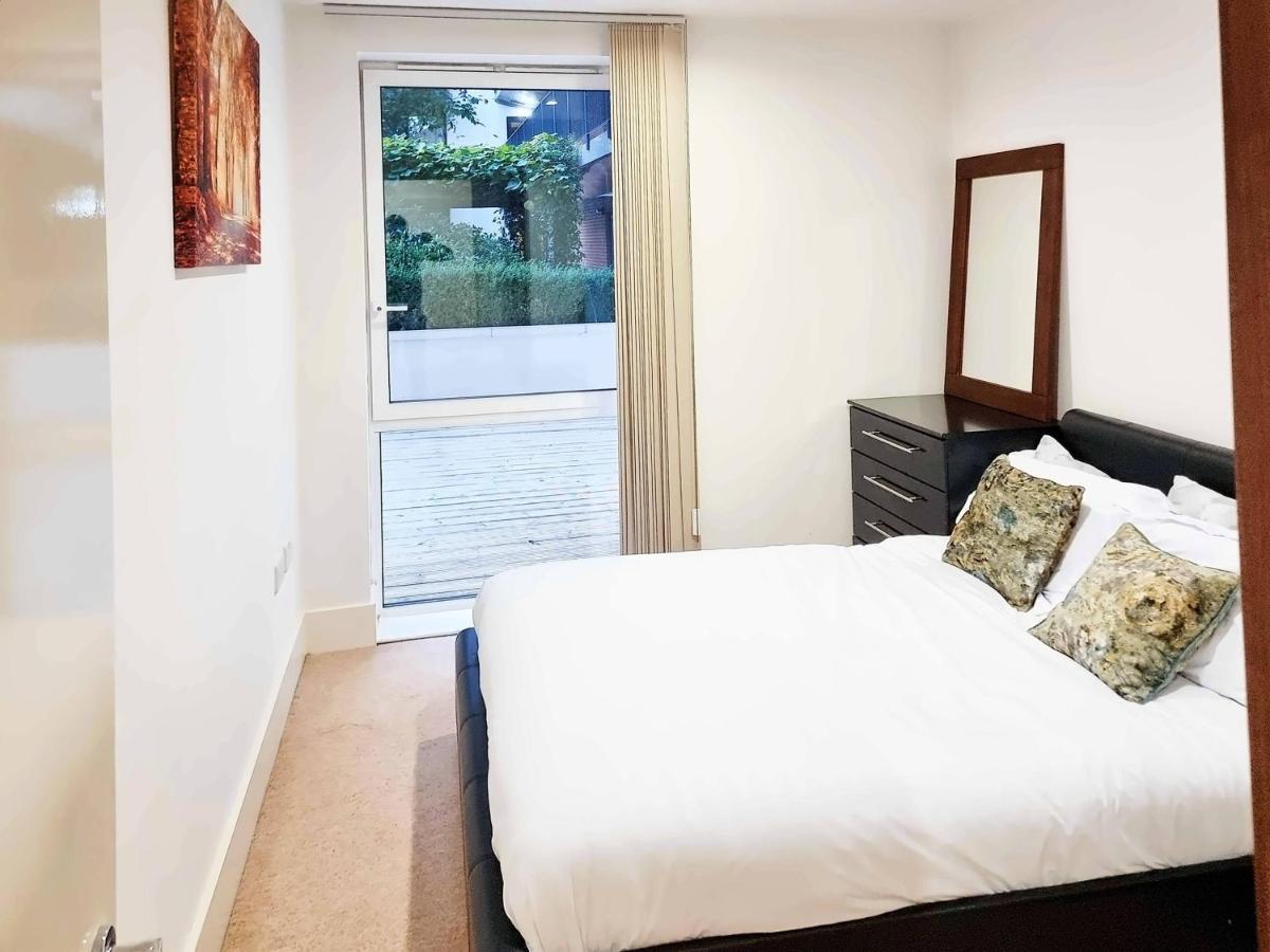 Your Riverside Home 2 With Private Balcony London Bagian luar foto