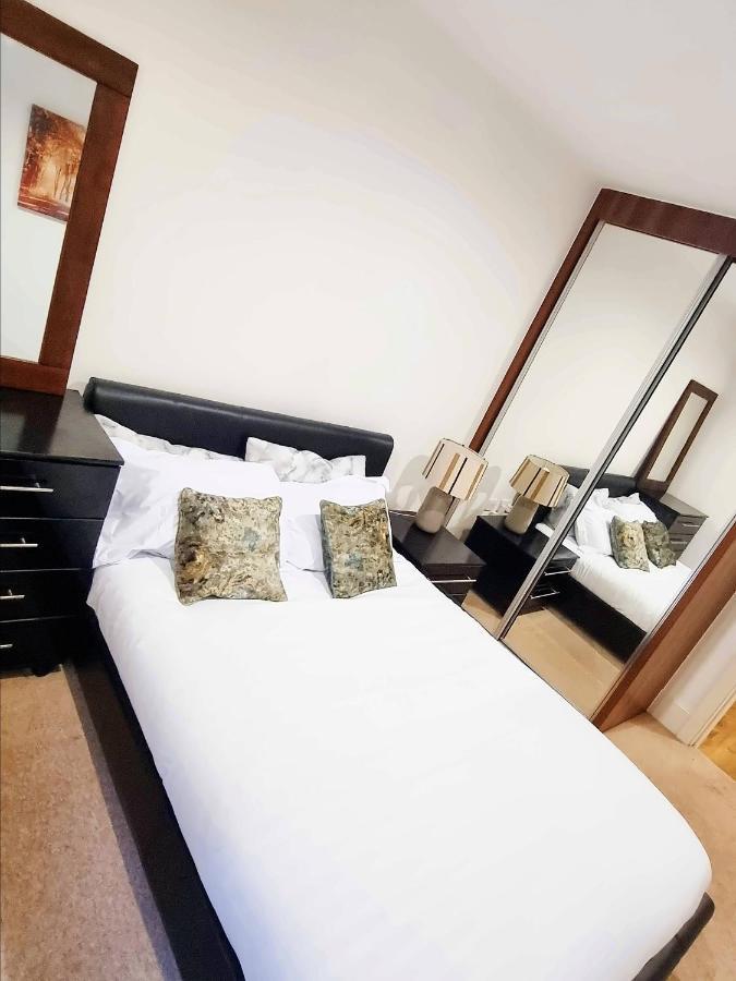 Your Riverside Home 2 With Private Balcony London Bagian luar foto