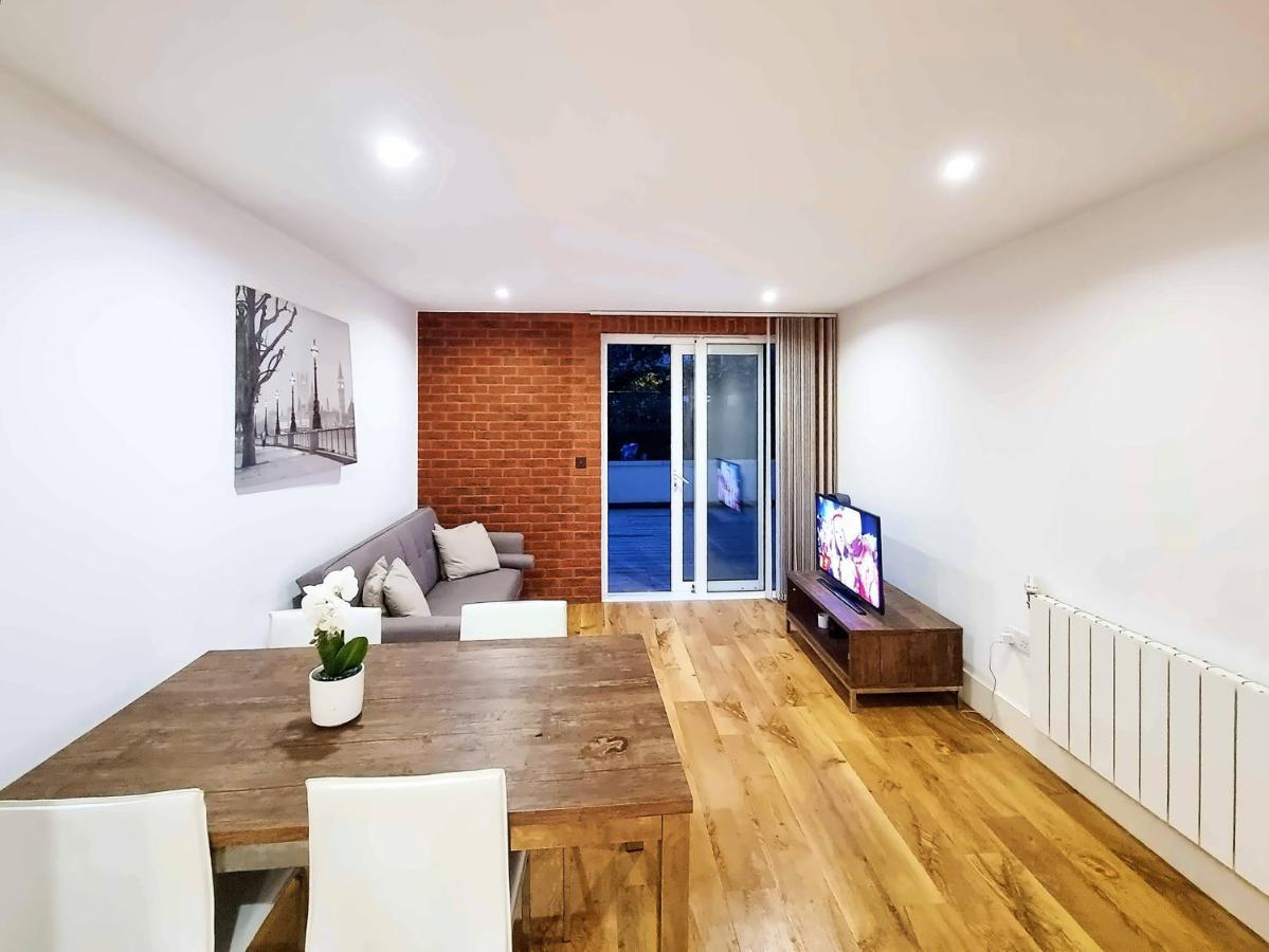 Your Riverside Home 2 With Private Balcony London Bagian luar foto