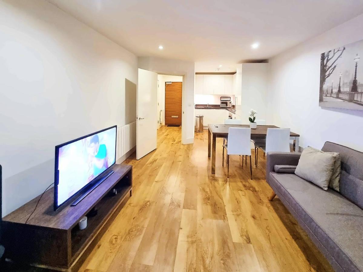 Your Riverside Home 2 With Private Balcony London Bagian luar foto