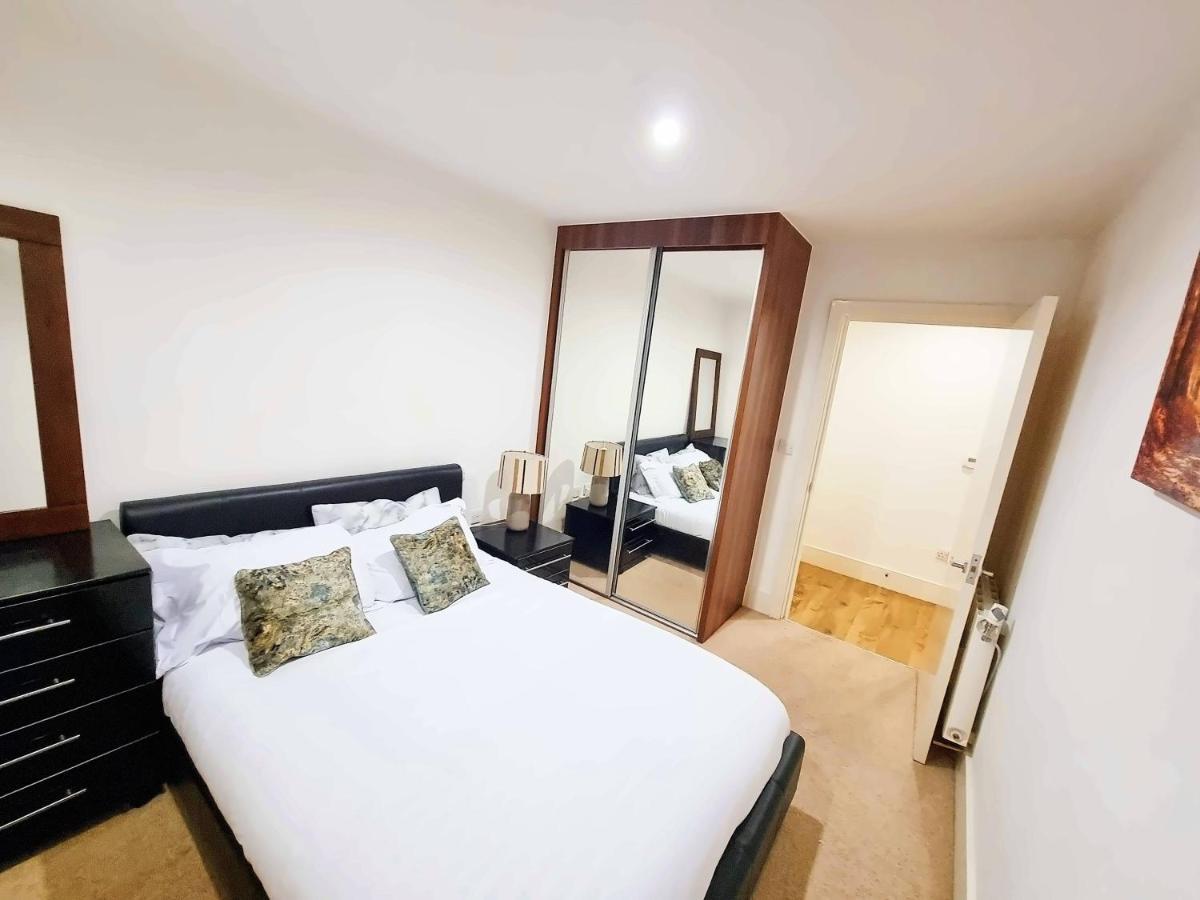 Your Riverside Home 2 With Private Balcony London Bagian luar foto